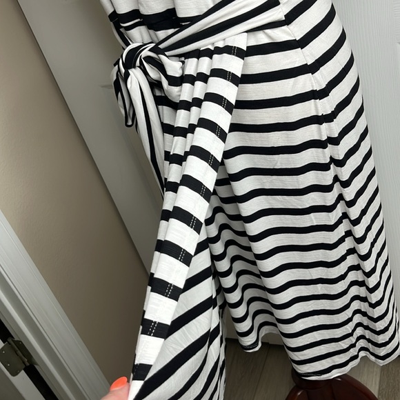 CHAPS BLACK & WHITE FAUX WRAP STRIPED DRESS, NWT - Picture 6 of 8